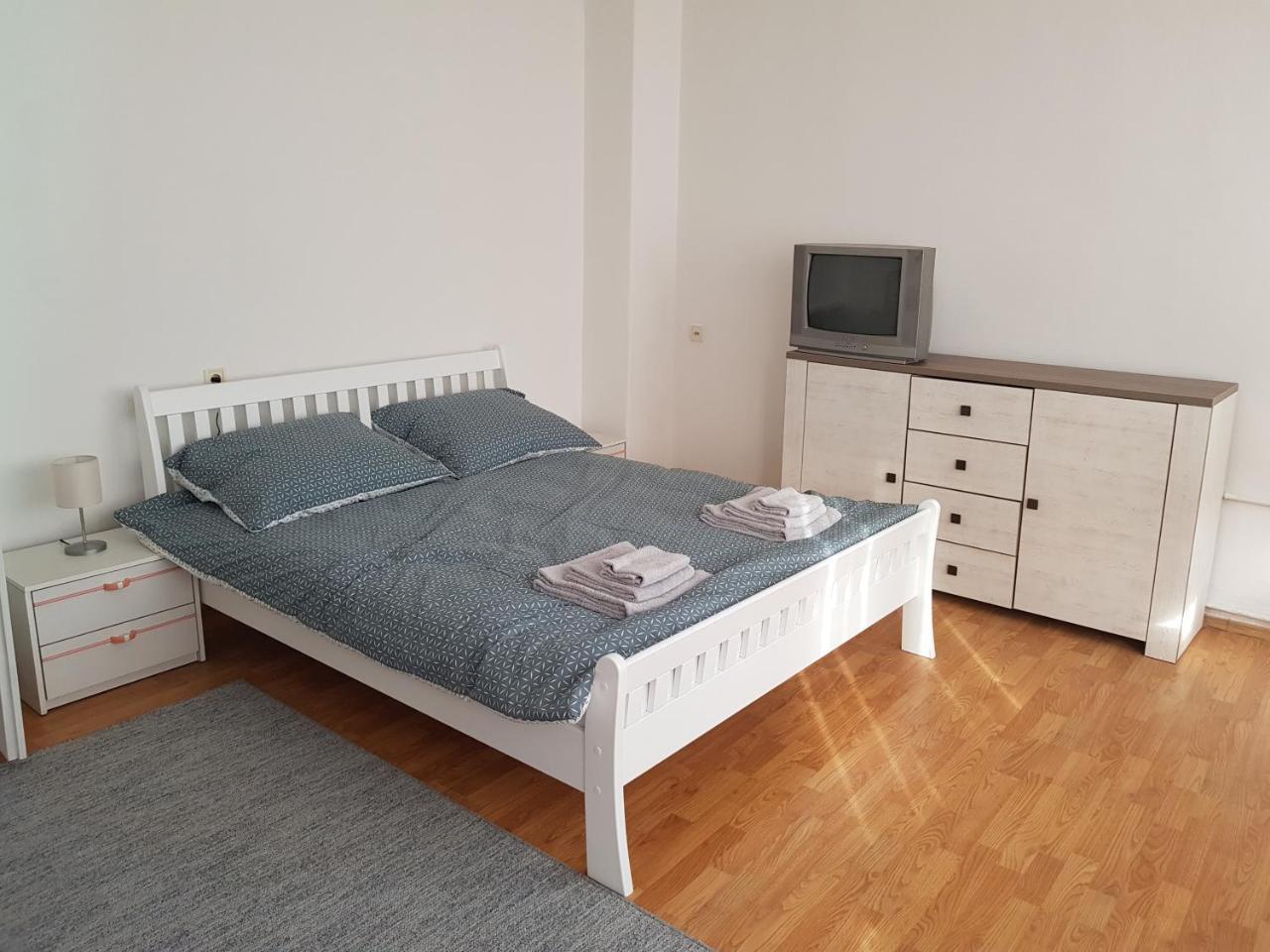 Sara * Banja Luka
